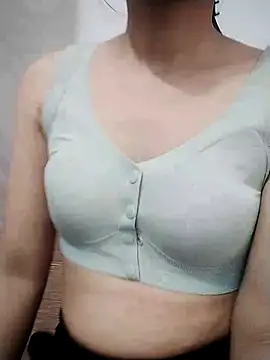 Snapshot of singlemom_sexy chatting on October 26, 2025, 4:46 am singlemom sexy online show from October 26, 2025, 4:46 am