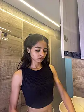 phenixpink22 online show from April 10, 2026, 2:13 pm