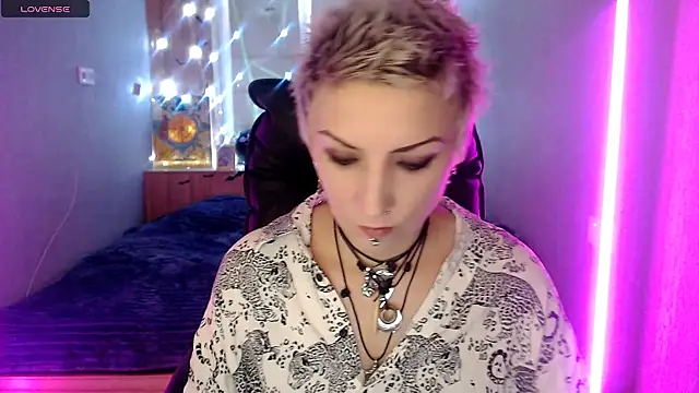 Snapshot of Sweet-n-Strong chatting on November 21, 2025, 7:18 am Sweet-n-Strong online show from November 21, 2025, 7:18 am