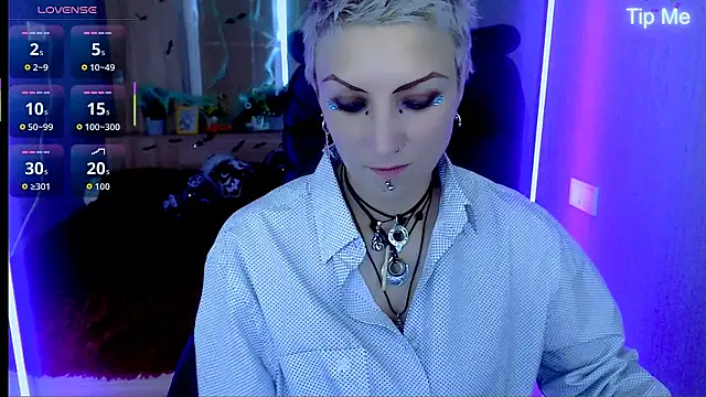 Snapshot of Sweet-n-Strong chatting on October 31, 2025, 8:44 am Sweet-n-Strong online show from October 31, 2025, 8:44 am