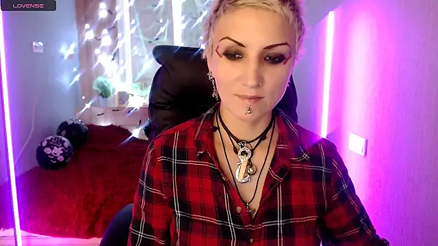 Snapshot of Sweet-n-Strong chatting on November 6, 2025, 8:18 am Sweet-n-Strong online show from November 6, 2025, 8:18 am