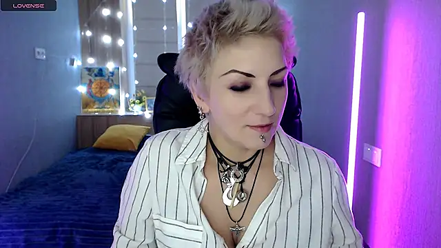 Snapshot of Sweet-n-Strong chatting on December 3, 2025, 7:08 am Sweet-n-Strong online show from December 3, 2025, 7:08 am