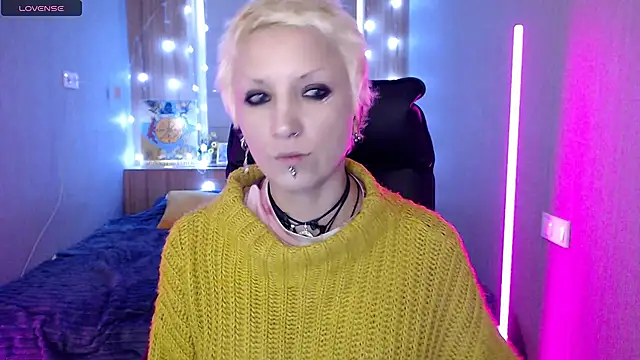 Snapshot of Sweet-n-Strong chatting on December 14, 2025, 8:31 am Sweet-n-Strong online show from December 14, 2025, 8:31 am