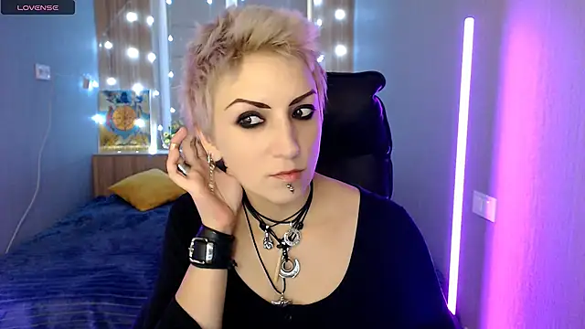 Snapshot of Sweet-n-Strong chatting on December 2, 2025, 8:16 am Sweet-n-Strong online show from December 2, 2025, 8:16 am