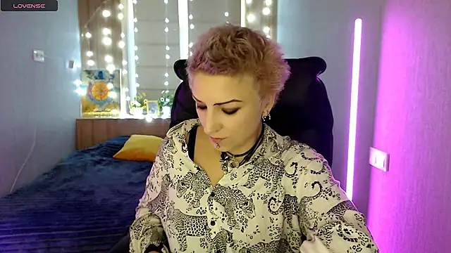 Snapshot of Sweet-n-Strong chatting on December 4, 2025, 8:02 am Sweet-n-Strong online show from December 4, 2025, 8:02 am