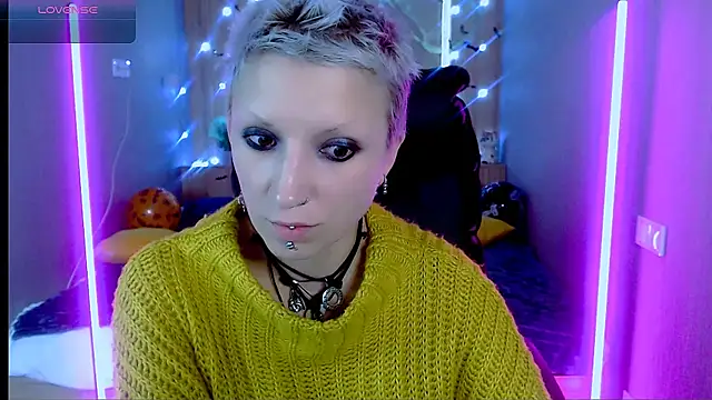 Snapshot of Sweet-n-Strong chatting on October 28, 2025, 8:13 am Sweet-n-Strong online show from October 28, 2025, 8:13 am