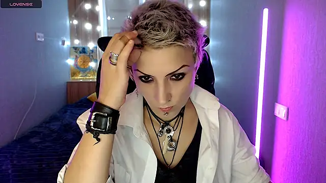 Snapshot of Sweet-n-Strong chatting on November 24, 2025, 7:30 am Sweet-n-Strong online show from November 24, 2025, 7:30 am