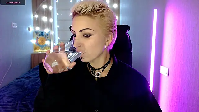 Snapshot of Sweet-n-Strong chatting on November 28, 2025, 1:00 pm Sweet-n-Strong online show from November 28, 2025, 1:00 pm