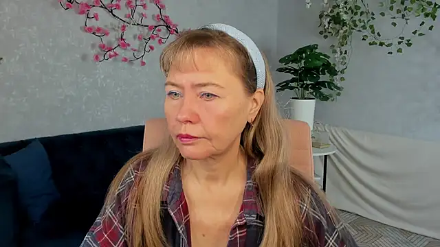 Carla Vogue online show from November 18, 2025, 2:49 am