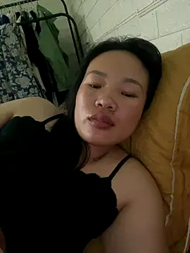 Snapshot of Macy-y chatting on November 1, 2025, 10:14 pm Macy-y online show from November 1, 2025, 10:14 pm