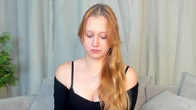 Snapshot of Charil_Wilson chatting on November 15, 2025, 4:16 am Charil Wilson online show from November 15, 2025, 4:16 am