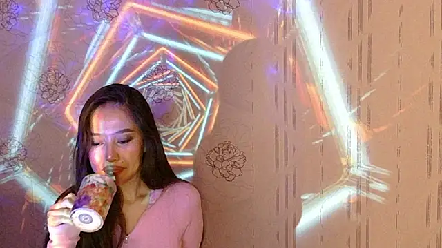 Snapshot of LumiHeart chatting on November 18, 2025, 3:59 pm LumiHeart online show from November 18, 2025, 3:59 pm