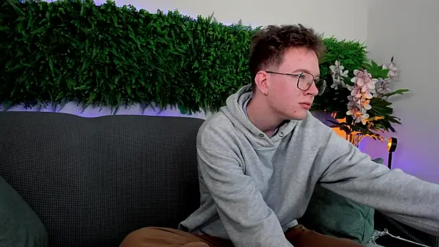 Snapshot of Teddy_Parker chatting on November 1, 2025, 8:30 am Teddy Parker online show from November 1, 2025, 8:30 am