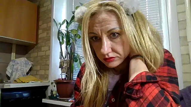 Snapshot of LilaniLoverx chatting on November 3, 2025, 1:37 pm LilaniLoverx online show from November 3, 2025, 1:37 pm