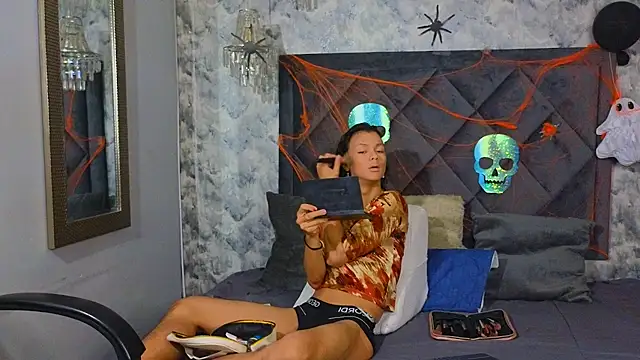 Snapshot of Indi_rave chatting on October 31, 2025, 12:57 pm Indi rave online show from October 31, 2025, 12:57 pm