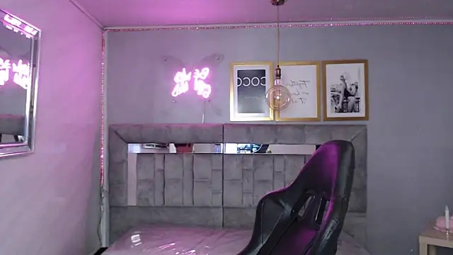 Snapshot of Cute_Martina_v chatting on November 24, 2025, 8:09 pm Cute Martina v online show from November 24, 2025, 8:09 pm