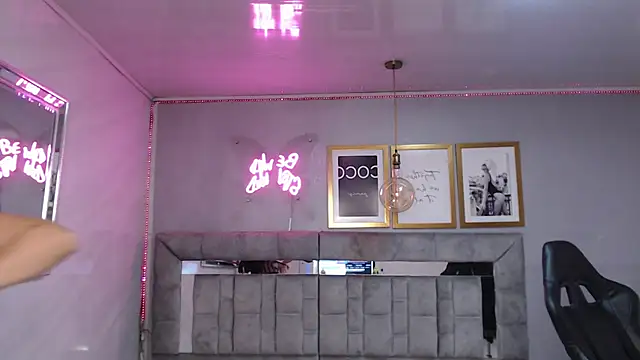 Snapshot of Cute_Martina_v chatting on November 25, 2025, 8:09 pm Cute Martina v online show from November 25, 2025, 8:09 pm