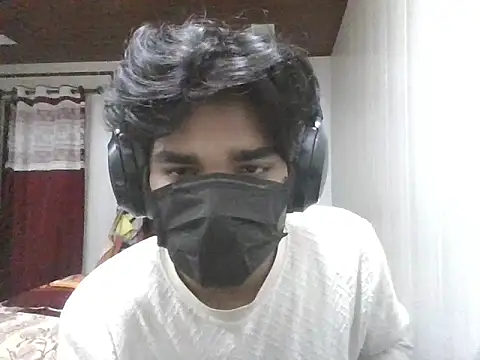Snapshot of kriZ08 chatting on August 3, 2026, 11:27 am kriZ08 online show from August 3, 2026, 11:27 am