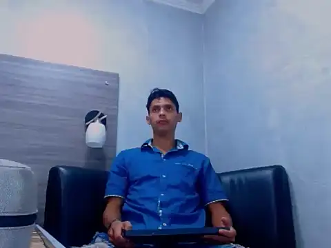 wiltom  online show from November 18, 2025, 3:43 am