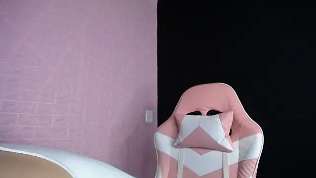 Dominic Queen1 online show from December 15, 2025, 2:45 pm