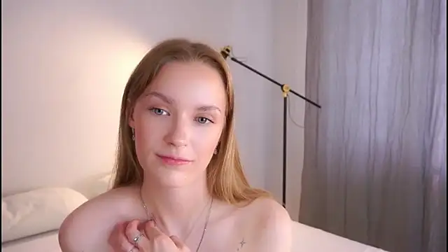 Helenspenss  online show from October 28, 2025, 9:19 am