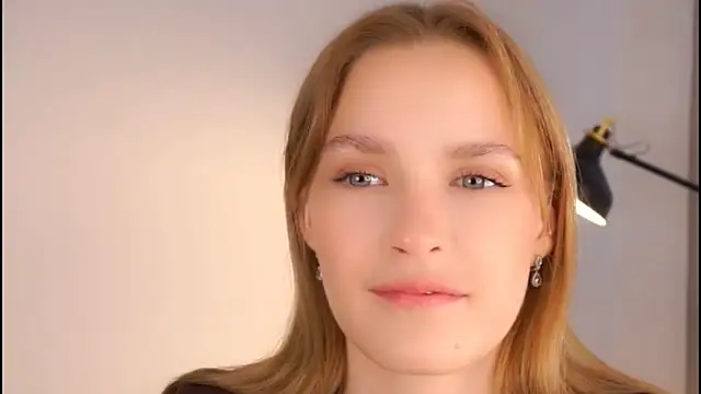 Helenspenss  online show from November 2, 2025, 10:15 pm