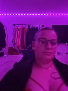 Snapshot of Aksinja05 chatting on November 5, 2025, 6:11 pm Aksinja05 online show from November 5, 2025, 6:11 pm