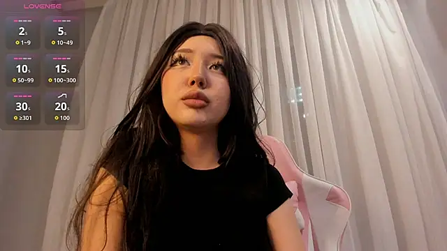 Snapshot of sweetmikasa chatting on December 4, 2025, 5:23 pm sweetmikasa online show from December 4, 2025, 5:23 pm