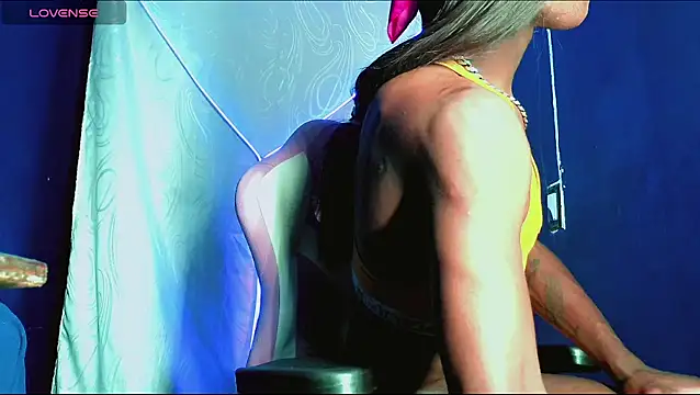 Snapshot of Kloe_cardashan chatting on November 29, 2025, 1:39 am Kloe cardashan online show from November 29, 2025, 1:39 am