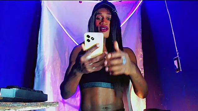 Snapshot of Kloe_cardashan chatting on November 21, 2025, 5:28 am Kloe cardashan online show from November 21, 2025, 5:28 am