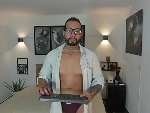 Snapshot of christopher_palmerjs chatting on November 10, 2025, 1:10 am christopher palmerjs online show from November 10, 2025, 1:10 am