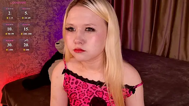 VivieSunn online show from June 13, 2026, 3:43 pm