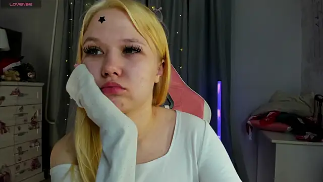 VivieSunn online show from February 8, 2026, 3:15 am