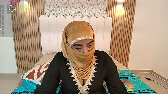 Snapshot of Lina_arabiann chatting on December 1, 2025, 12:28 pm Lina arabiann online show from December 1, 2025, 12:28 pm