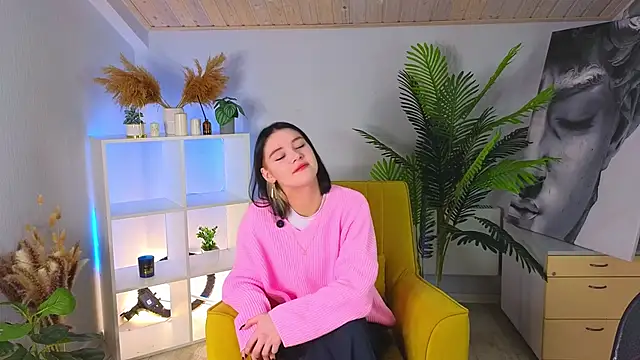 Snapshot of AdriaMaille chatting on October 28, 2025, 7:18 am AdriaMaille online show from October 28, 2025, 7:18 am