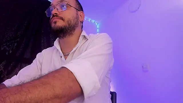 Snapshot of MarkWolfe1 chatting on October 28, 2025, 9:47 pm MarkWolfe1 online show from October 28, 2025, 9:47 pm