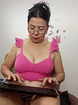 Snapshot of laliItaclark chatting on June 3, 2026, 2:29 pm laliItaclark online show from June 3, 2026, 2:29 pm
