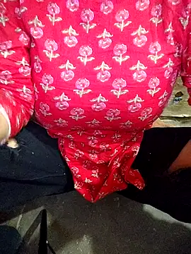 Erica luvv online show from March 18, 2026, 9:37 pm