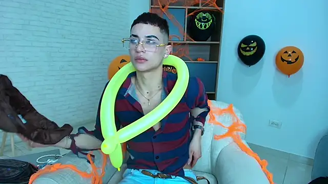 Snapshot of MatheoMontclair chatting on October 26, 2025, 4:35 am MatheoMontclair online show from October 26, 2025, 4:35 am