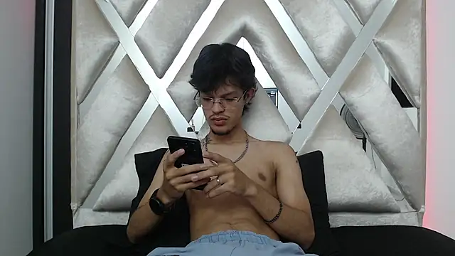 BrayanOconer08 online show from November 17, 2025, 5:44 am