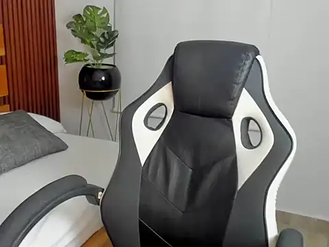 anastasia cortez  online show from November 9, 2025, 3:32 am