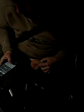 Snapshot of davi73d chatting on November 4, 2025, 5:06 pm davi73d online show from November 4, 2025, 5:06 pm