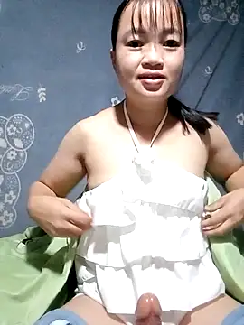 Snapshot of Noelle-e chatting on December 3, 2025, 1:06 am Noelle-e online show from December 3, 2025, 1:06 am