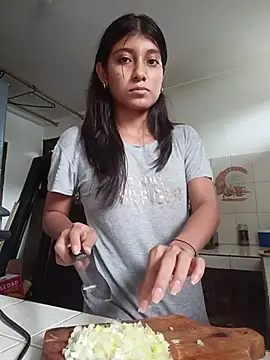 Snapshot of YeseniaRodriguez3 chatting on October 27, 2025, 5:25 pm YeseniaRodriguez3 online show from October 27, 2025, 5:25 pm