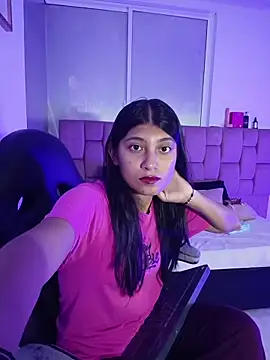 YeseniaRodriguez3 online show from May 13, 2026, 12:45 pm