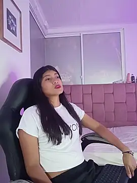 YeseniaRodriguez3 online show from May 5, 2026, 12:30 pm