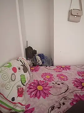 YeseniaRodriguez3 online show from December 17, 2025, 8:14 pm