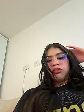 Snapshot of Tatishernandez chatting on October 31, 2025, 1:35 am Tatishernandez online show from October 31, 2025, 1:35 am