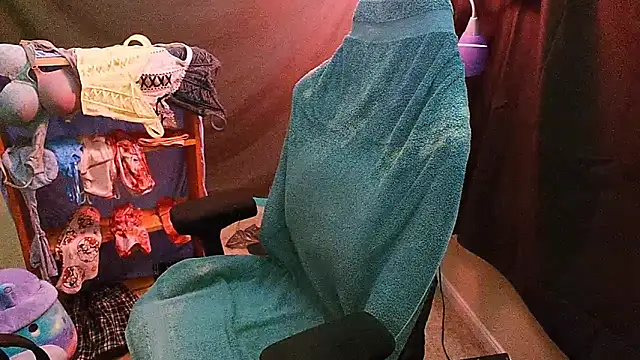 sugasunny04 online show from January 7, 2026, 6:57 pm