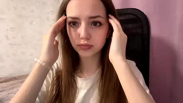 Snapshot of AliceStacy chatting on December 1, 2025, 8:26 am AliceStacy online show from December 1, 2025, 8:26 am